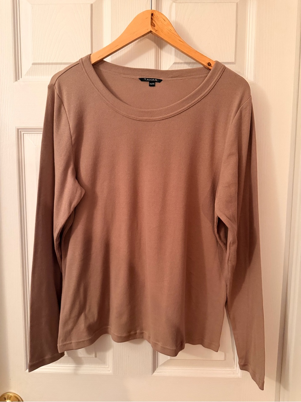 Tahari Lightweight Crewneck Top in Taupe Brown, size XXL